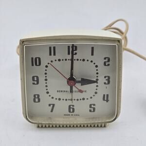 General Electric Vtg Square Electric Alarm Clock GE 7223C. Read Desc
